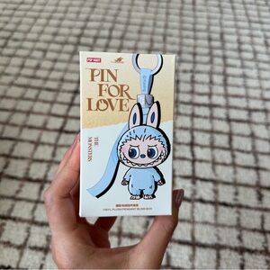 SOLD POPMART - Pin For Love (F - Yellow)